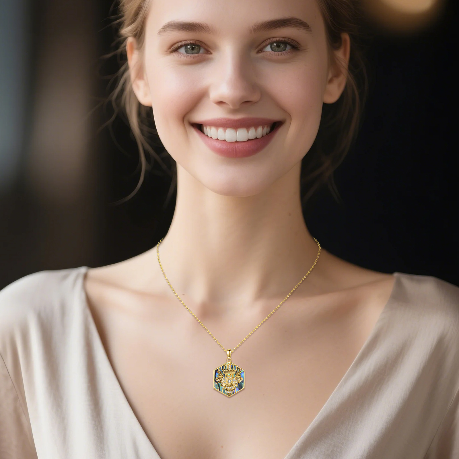 Women's 925 Pure Silver Queen Bee Necklace with Abalone Shell Pendant